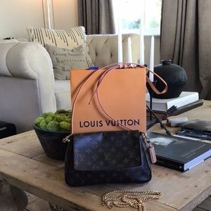 Louis Vuitton Mini Looping